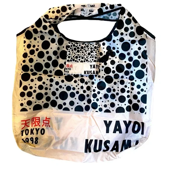 LAST 1-YAYOI KUSAMA LARGE CLASSIC BLACK AND WHITE DOTTED SHOPPER - Picture 3 of 8